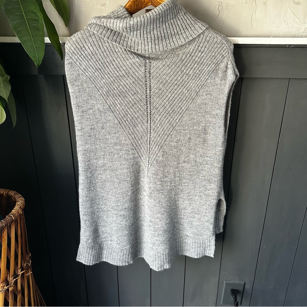NEW White House Black Market Women’s S Cowl Neck Sleeveless‎ Sweater Light Grey - Picture 2 of 11